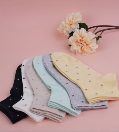 eleganta-si-rafinament-pentru-femei-dresuri-sosete-pijamale-moi-lenjerie-big-0