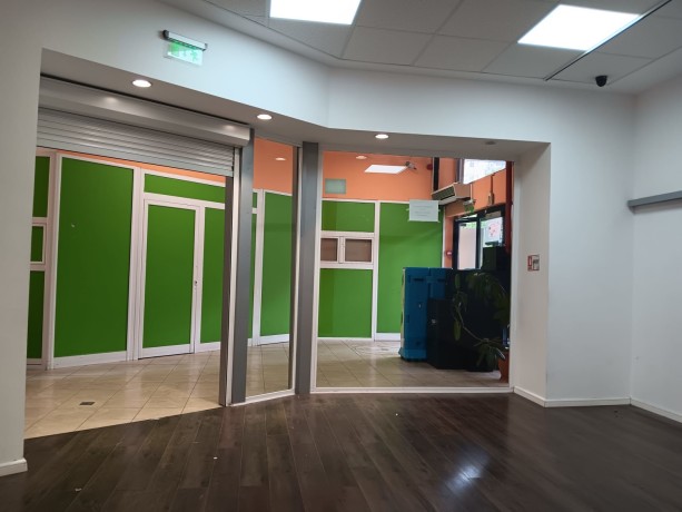 spatiu-comercial-de-inchiriat-in-centru-comercial-sector-2-big-2