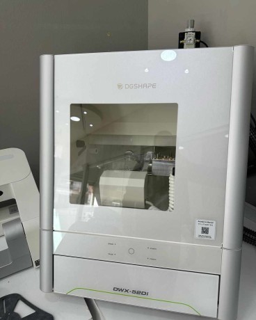roland-dwx-52d-5-axis-dental-milling-machine-big-0