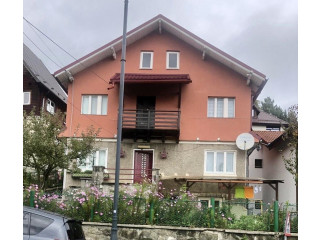 VAND DEMISOL SI PARTER situate in vila. Vila e compusa din D+P