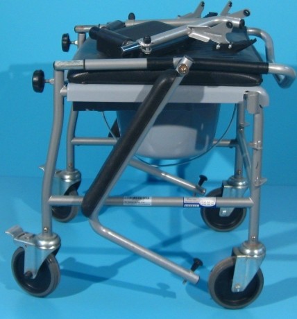 scaun-cu-wc-invacare-big-4
