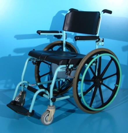scaun-wc-cu-rotile-din-aluminiu-big-0