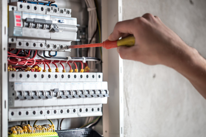 electrician-calificat-interventii-rapide-non-stop-0750297063-big-0