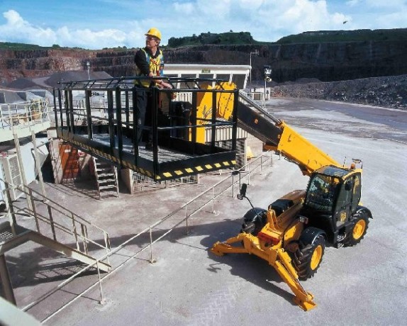 inchiriez-manitouincarcator-telescopic-big-1